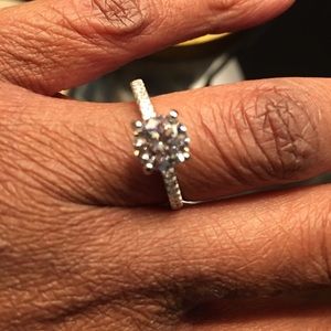 NWOT💍 1.5 karat Sterling Silver ring size 9